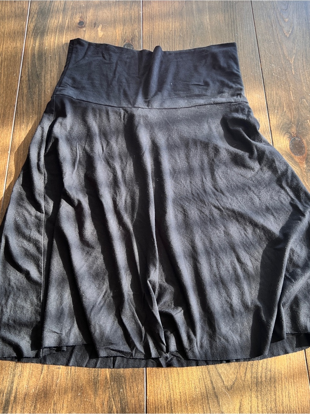 Three Dots women’s black jersey knit skirt-small